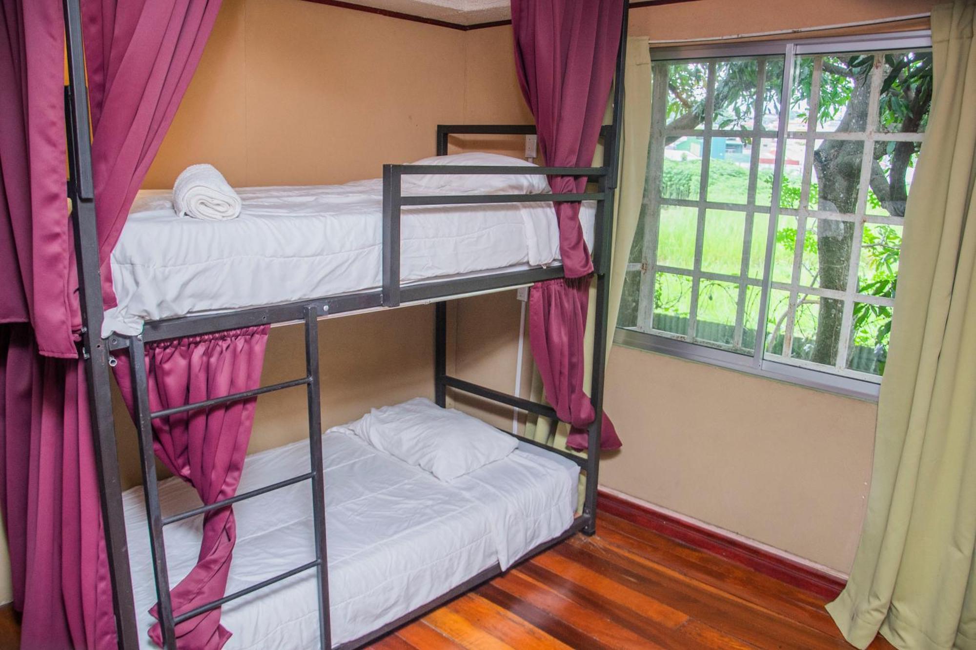 Gardens House, Airport Juan Santamaría, Alajuela, San José Hostal Alajuela