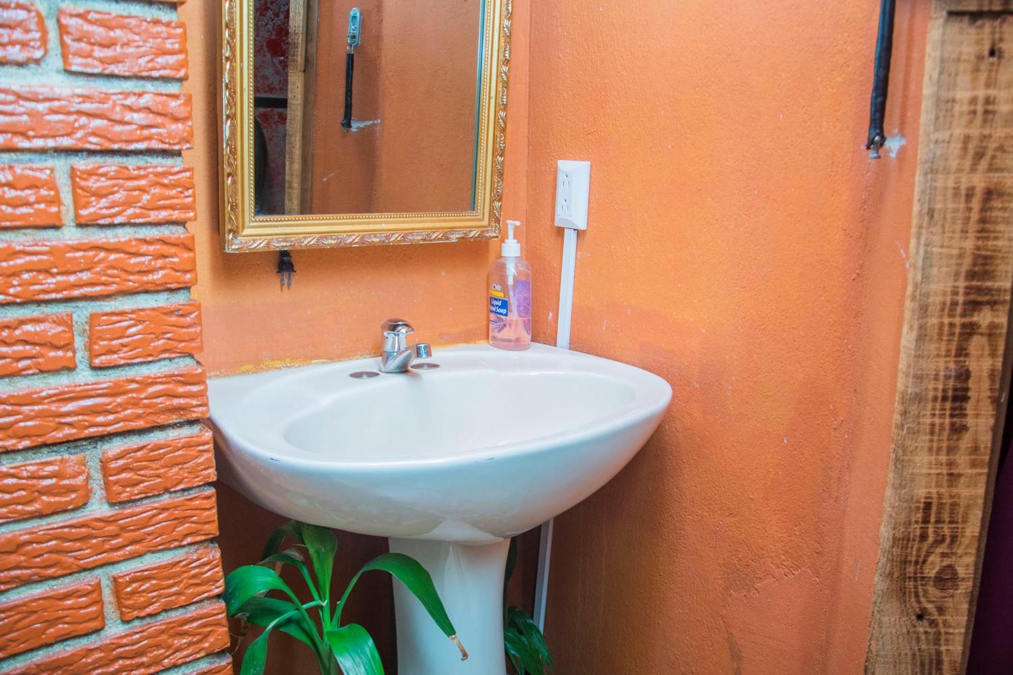 Hostal Gardens House, Airport Juan Santamaría, Alajuela, San José Alajuela