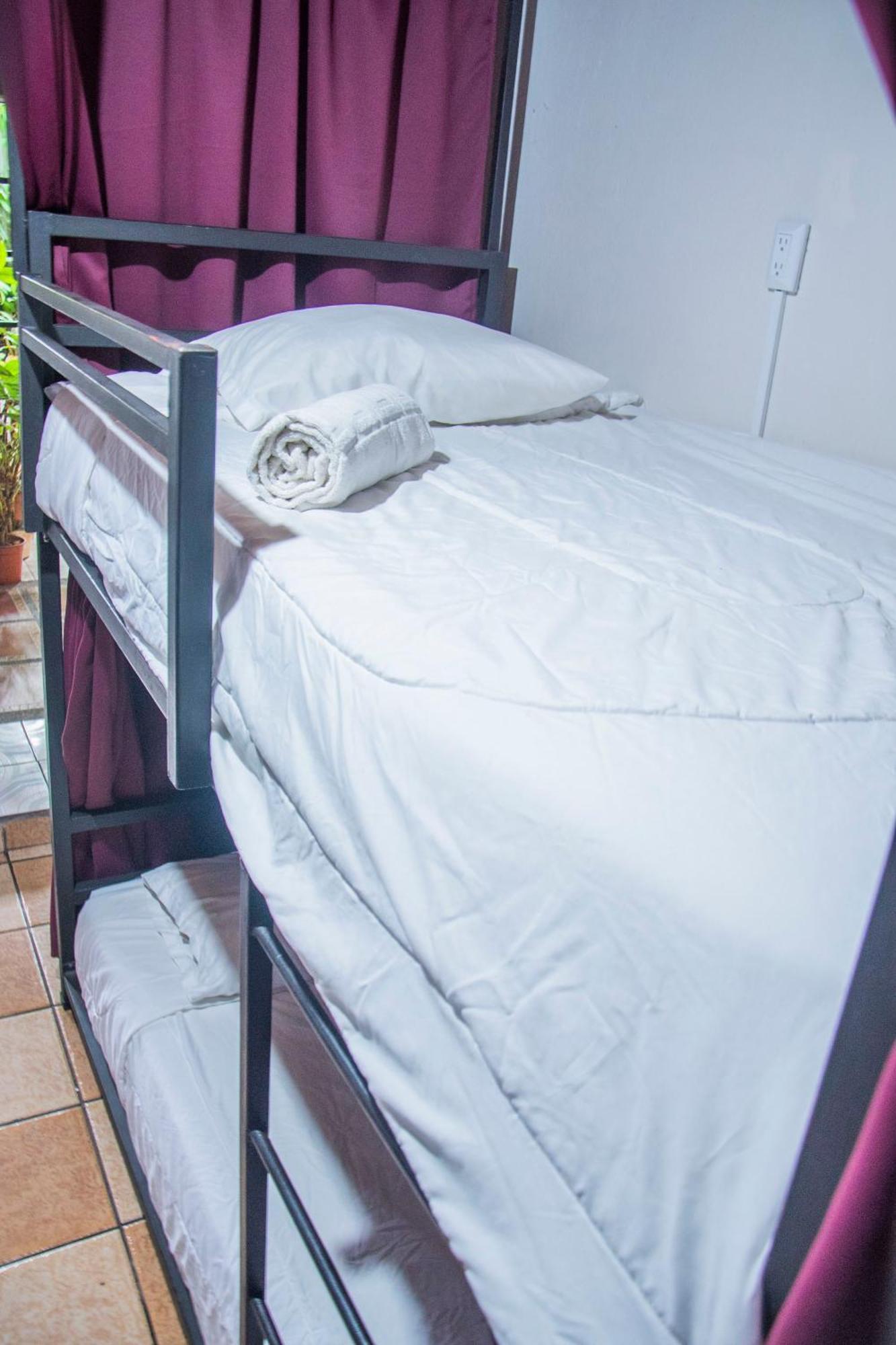 Gardens House, Airport Juan Santamaría, Alajuela, San José Hostal Alajuela