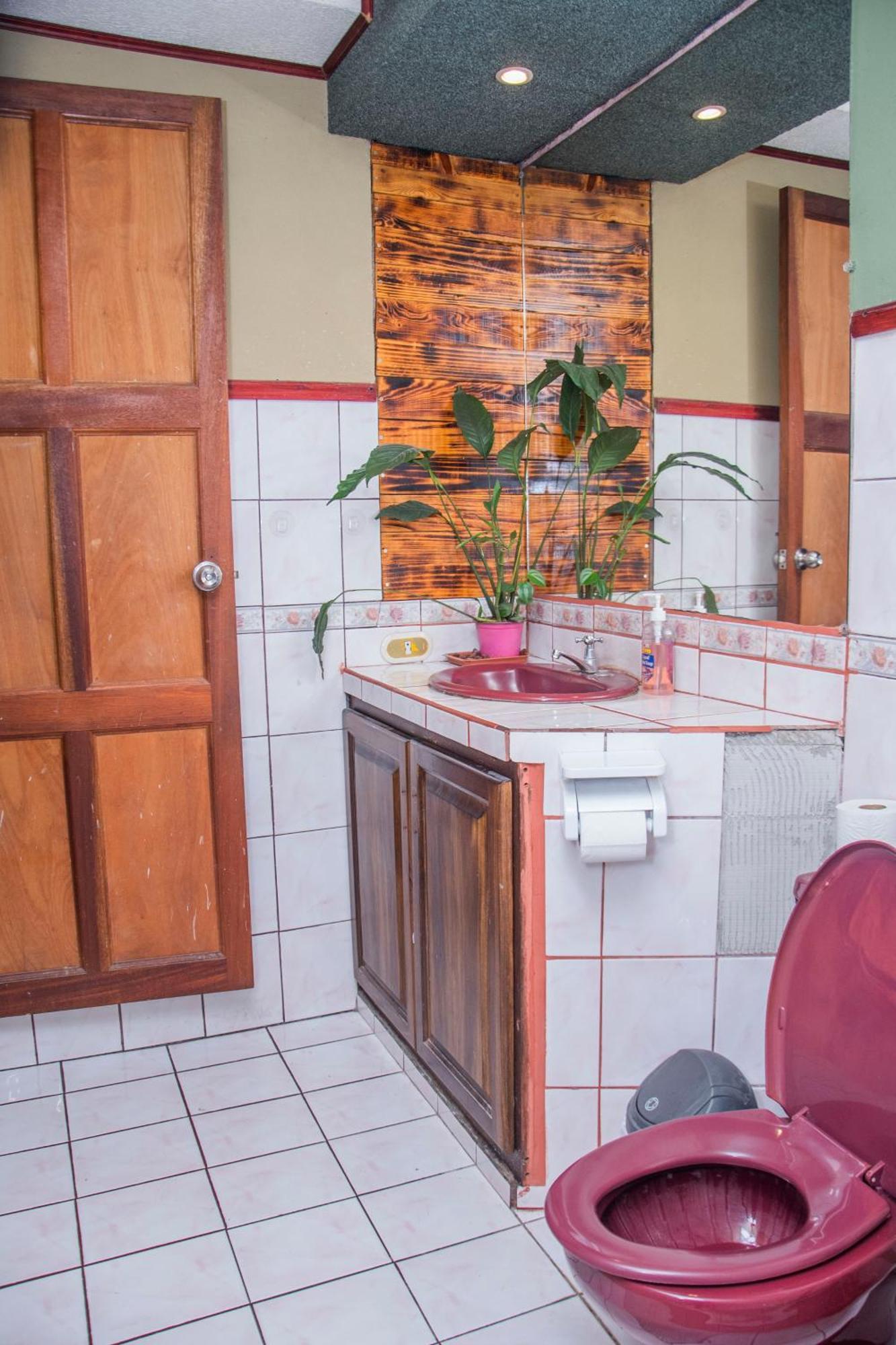 Gardens House, Airport Juan Santamaría, Alajuela, San José Hostal Alajuela